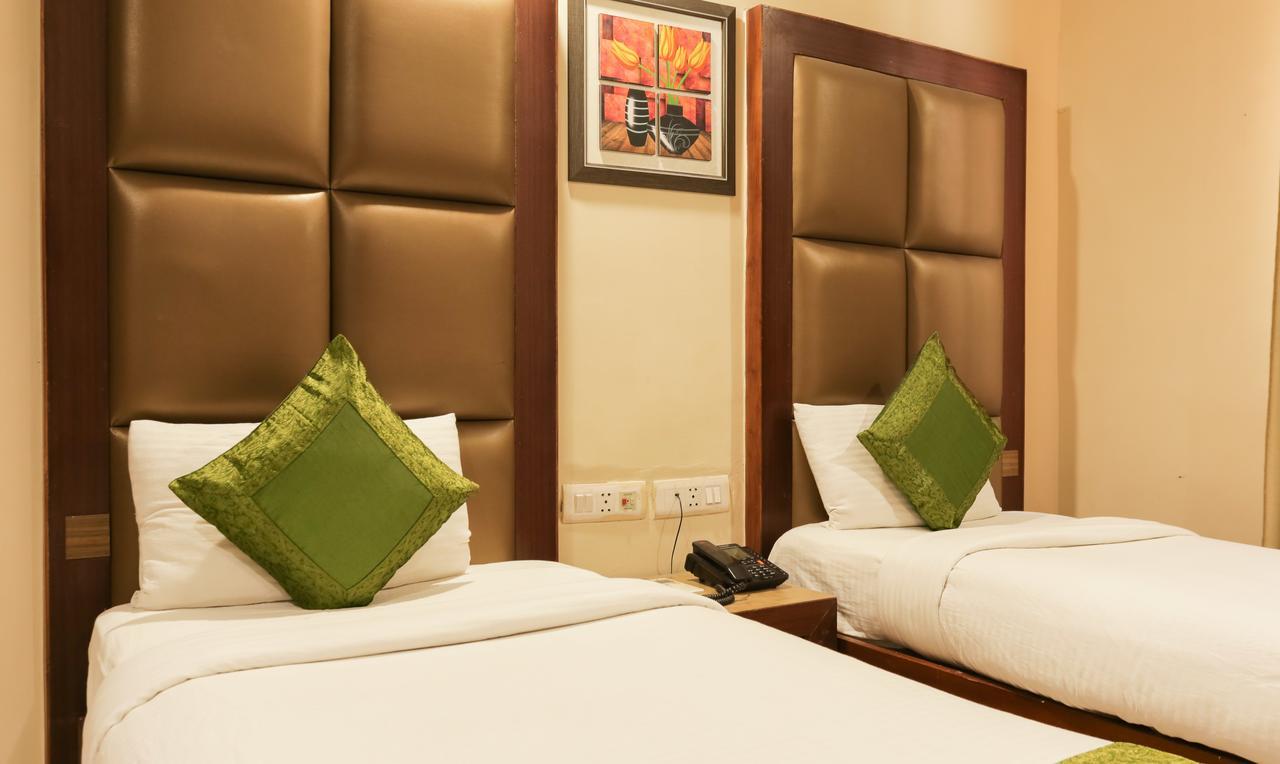 Balsons International Hotell New Delhi Exteriör bild